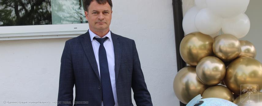 Поздравление главы муниципального округа город Партизанск  О.А.Бондарева с Праздником последнего звонка 