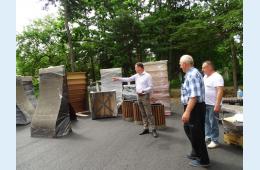 16.07.2021 Памптрек устанавливают в  сквере м-на Лозовый | Администрация муниципального округа город Партизанск Приморского края Официальный сайт