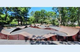 20.07.2021 В  сквере м-на Лозовый завершился монтаж  памп-трека | Администрация муниципального округа город Партизанск Приморского края Официальный сайт