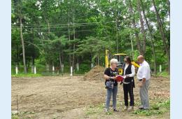 06.07.2021 Благоустройство сквера в м-не Лозовый продолжается | Администрация муниципального округа город Партизанск Приморского края Официальный сайт
